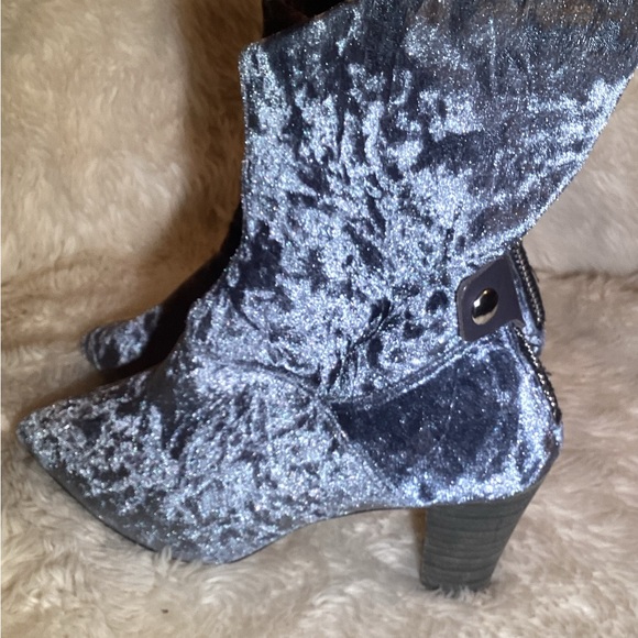 Free People womens Velvet High Low Ankle Boots size 7 - Picture 2 of 7